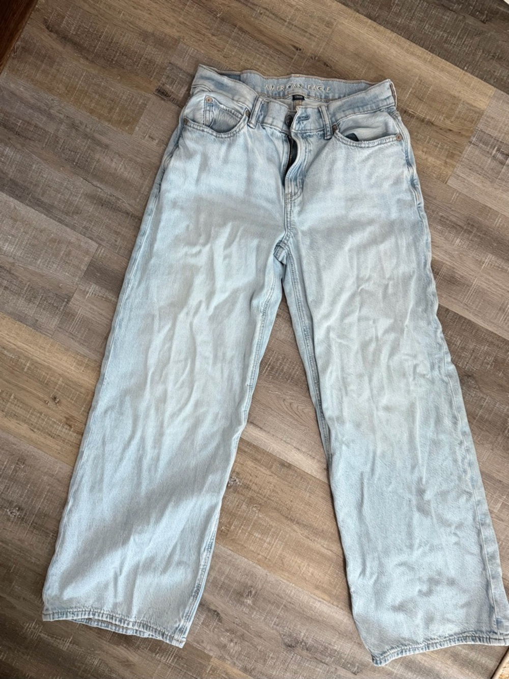 Size 000 American Eagle Dreamy Drape Low Rise Ultra Wide Leg Jean